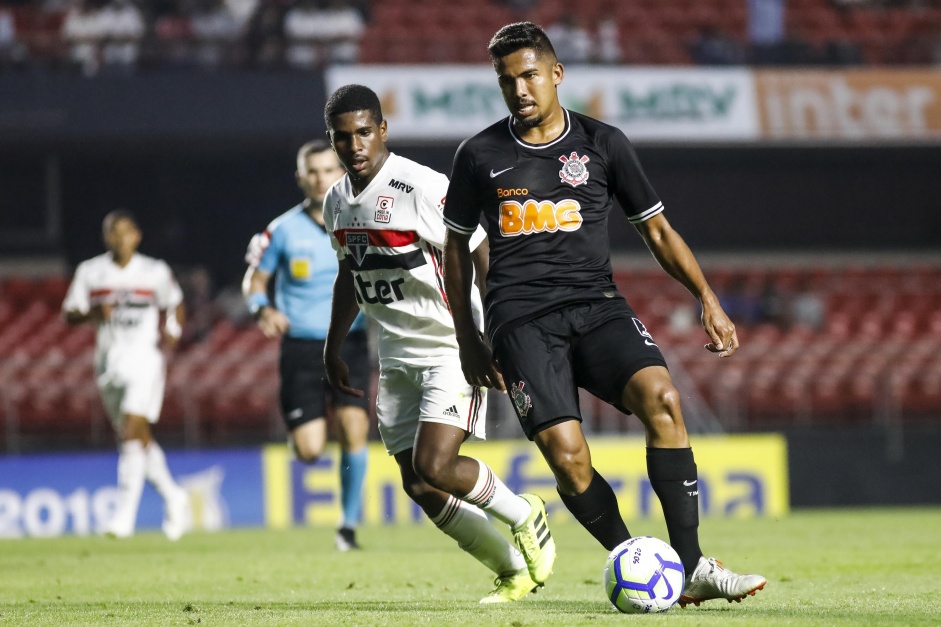 Jovem Rael durante jogo contra o So Paulo pelo Campeonato Brasileiro Sub-20