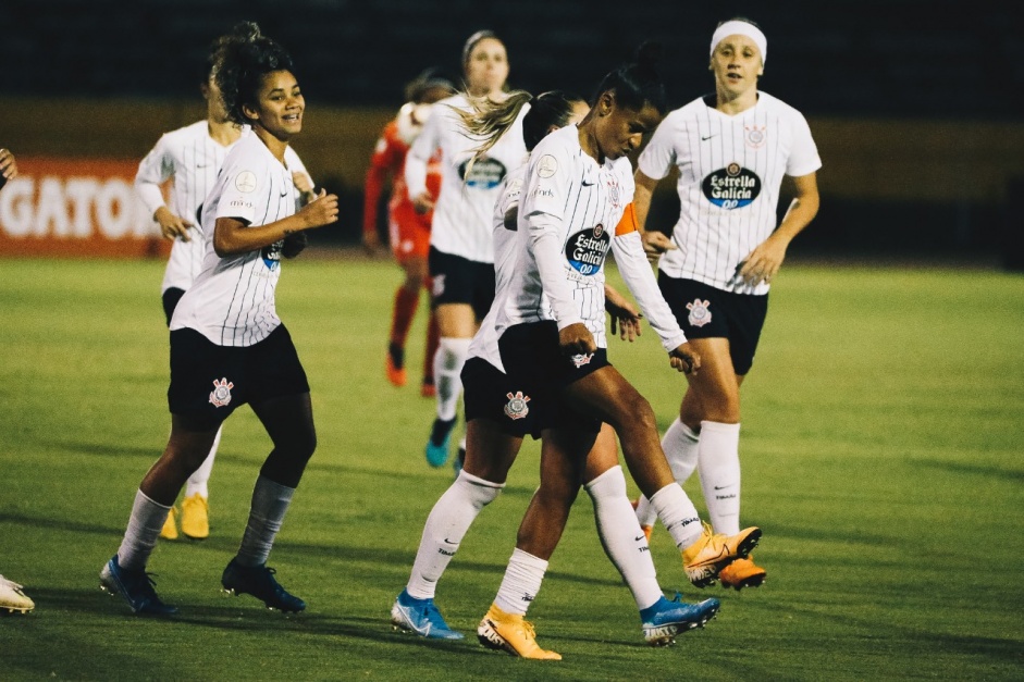 Jogadoras do feminino durante goleada sobre o Amrica de Cali, pela Libertadores