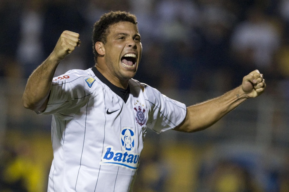 Ronaldo atuou com a camisa do Corinthians entre 2009 e 2011, quando se aposentou
