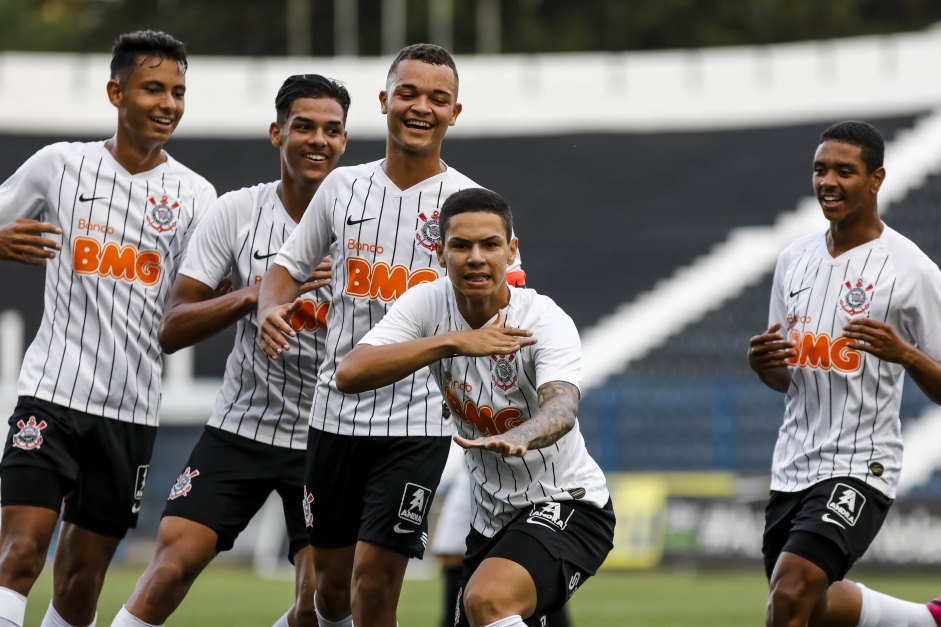 Corinthians goleia o Primavera pelo Paulista Sub-17