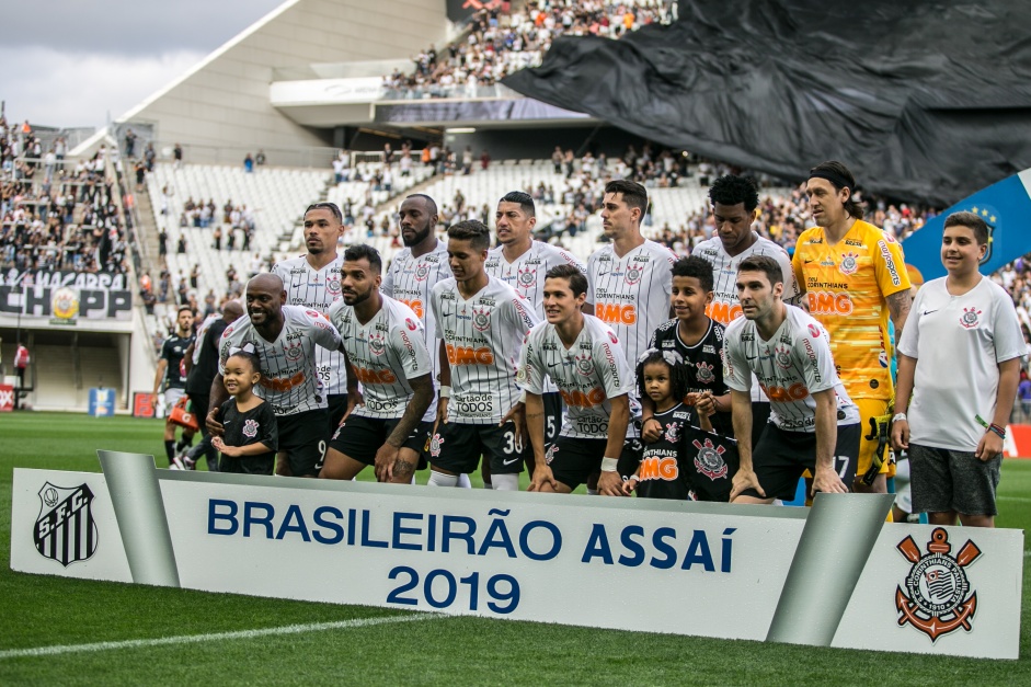 Elenco do Corinthians antes do duelo contra o Santos, pelo Brasileiro