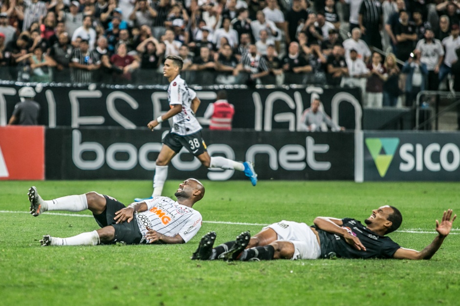Vagner Love durante clssico contra o Santos, na Arena Corinthians