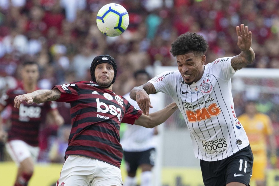 Jnior Urso durante jogo contra o Flamengo, no Maracan, pelo Brasileiro