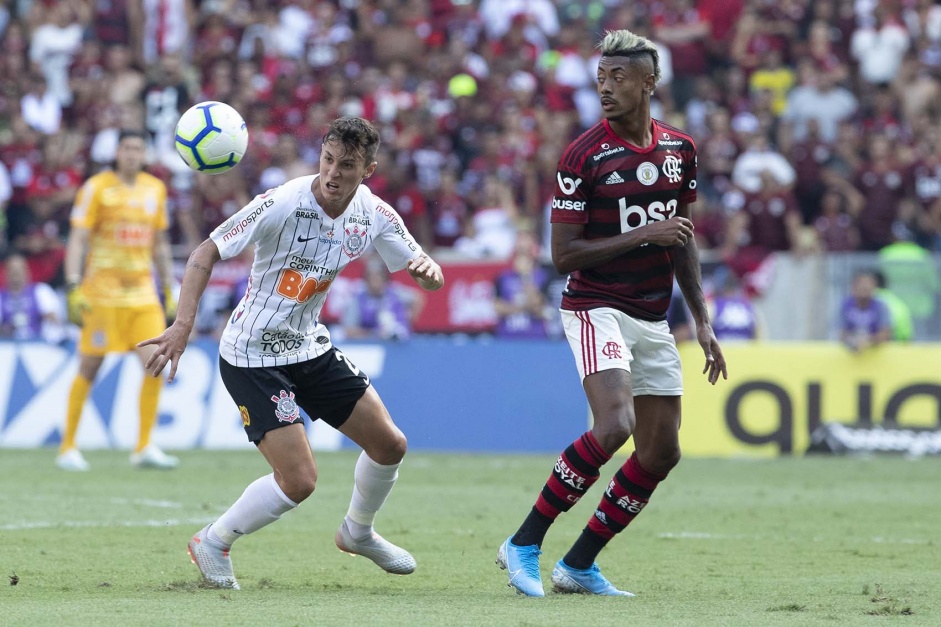 Mateus Vital durante jogo contra o Flamengo, no Maracan, pelo Brasileiro