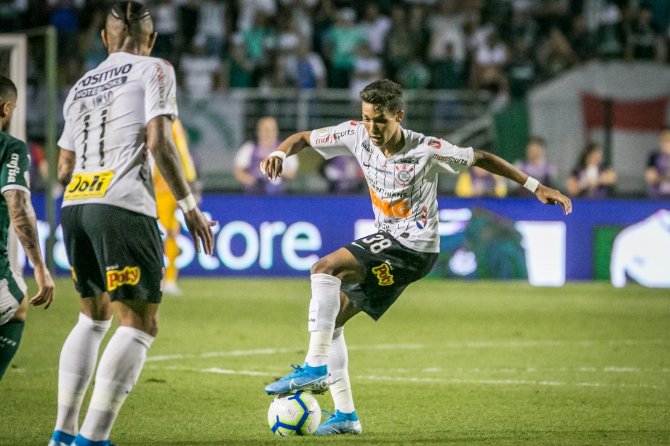Garoto Pedrinho durante Dérbi, contra o Palmeiras, no Pacaembu
