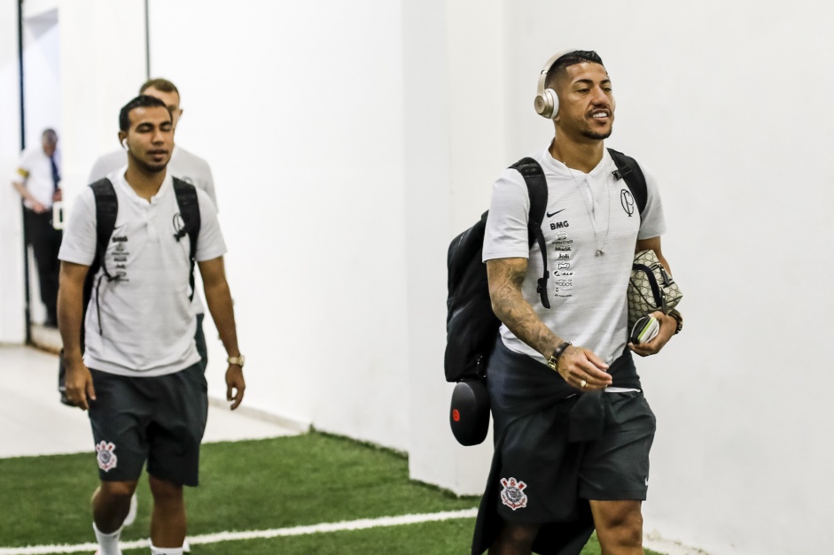 Ralf e Sornoza retornam ao time titular do Corinthians neste domingo