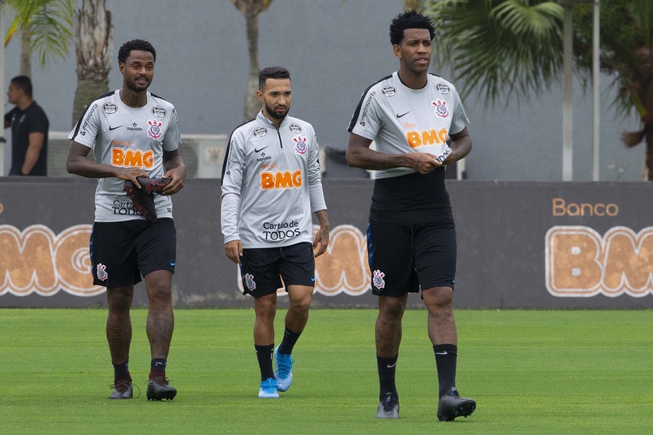 Ren, Clayson e Gil no ltimo treino antes do jogo contra o Palmeiras