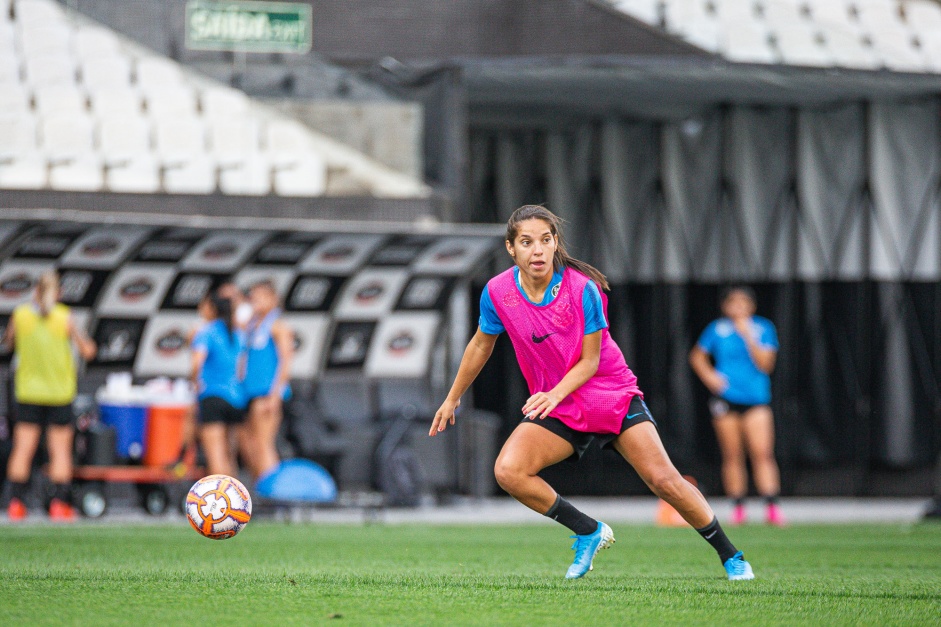 Atacante Millene durante treino de reconhecimento do gramado da Arena Corinthians