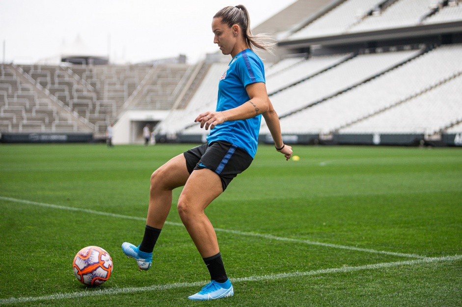 Crivelari durante treino de reconhecimento do gramado da Arena Corinthians