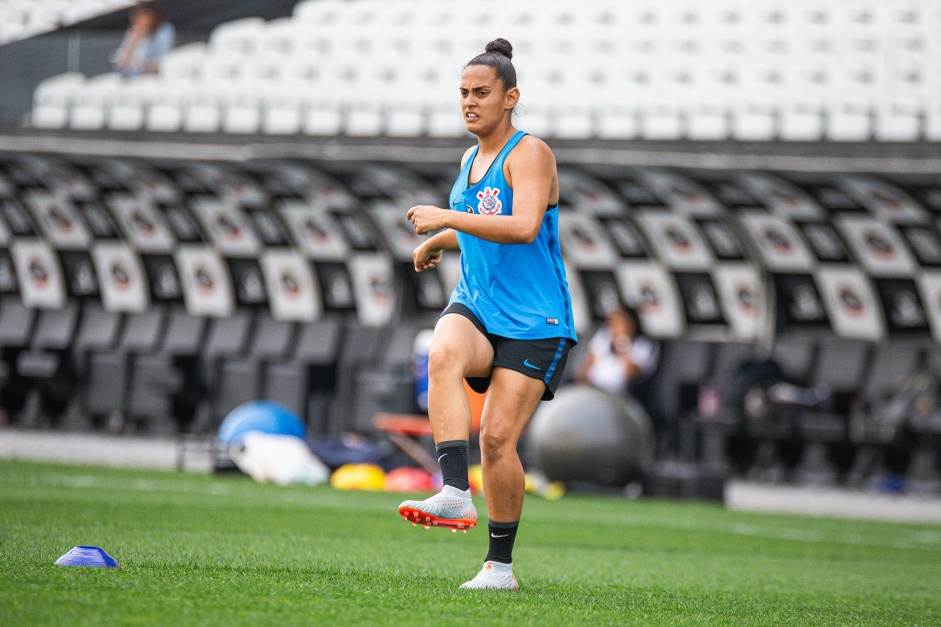Mimi durante treino de reconhecimento do gramado da Arena Corinthians