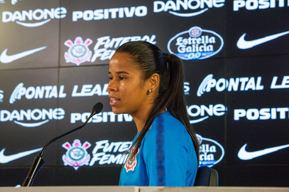 Victria durante entrevista aps treino na Arena Corinthians