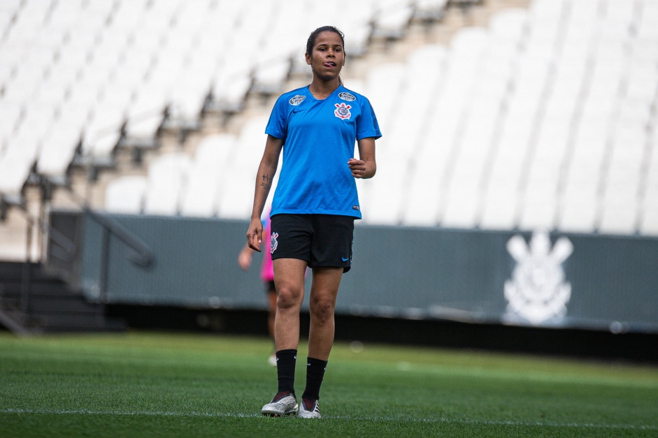 Victria durante treino de reconhecimento do gramado da Arena Corinthians