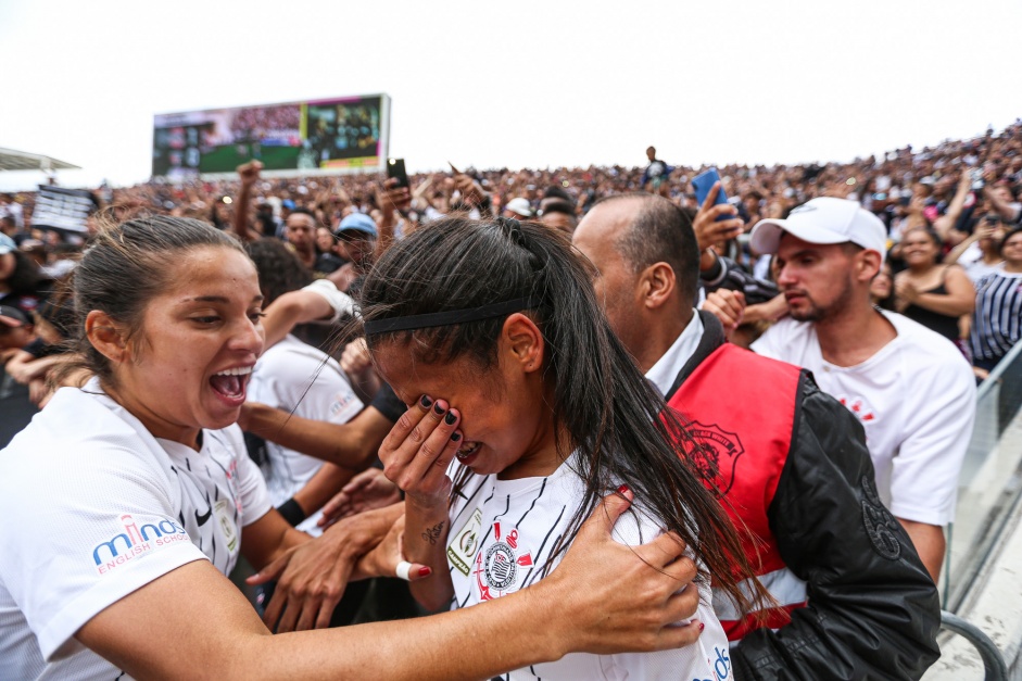 Victria emocionada com o ttulo do Campeonato Paulista invicto