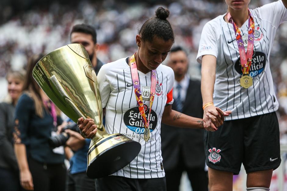 Grazi renovou com o Corinthians Feminino por mais uma temporada