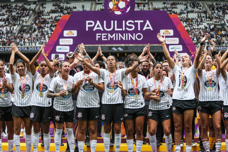 Jogadoras do Corinthians Feminino durante comemoraes do ttulo do Campeonato Paulista