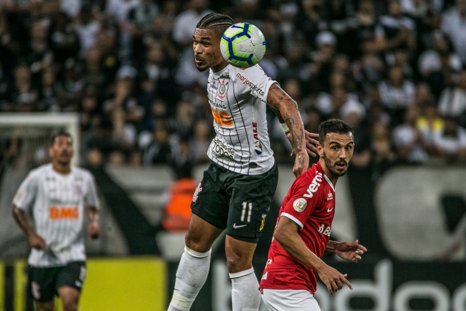 Jnior Urso no duelo contra o Internacional, na Arena Corinthians, pelo Brasileiro