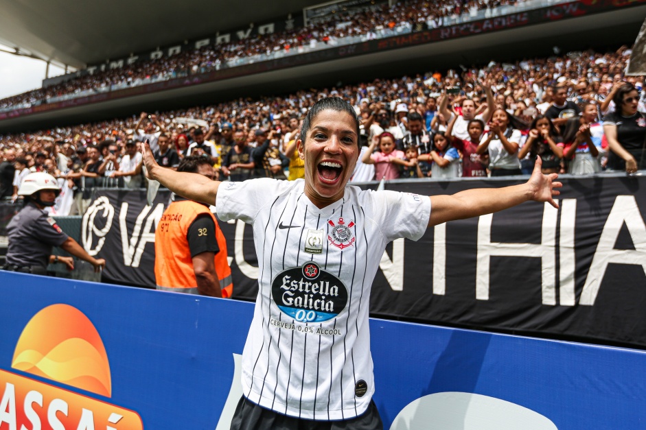 Jogadoras do feminino do Corinthians comemoram ttulo de campes paulistas