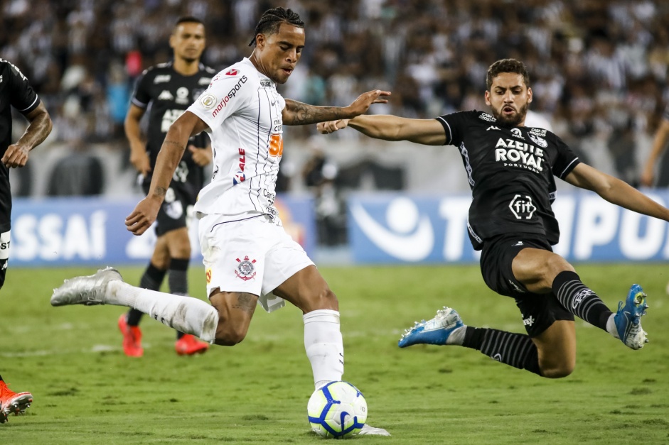 Camisa 9, Gustavo, durante partida contra o Botafogo, no estdio Nilton Santos