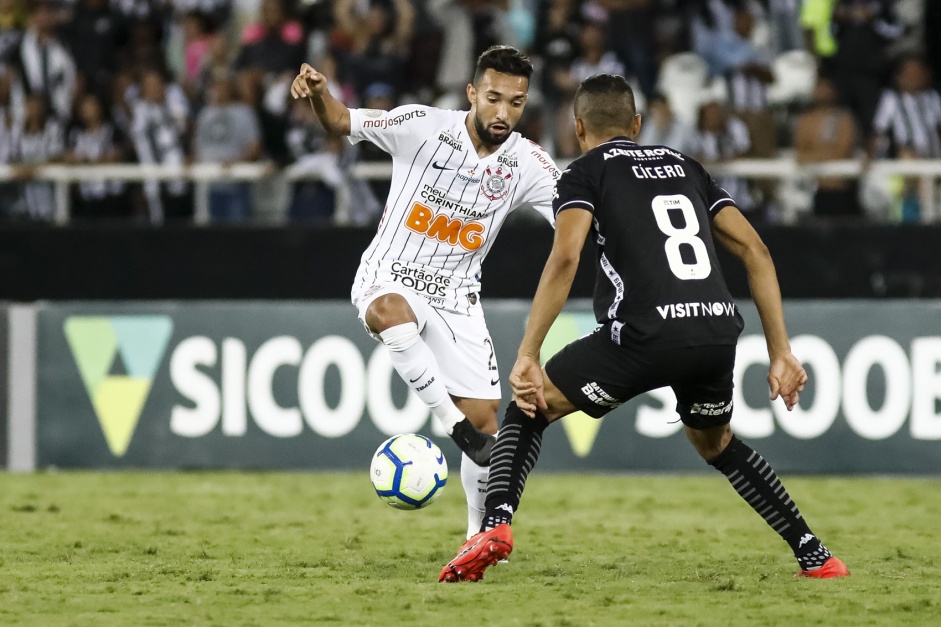 Clayson durante partida contra o Botafogo, no estdio Nilton Santos