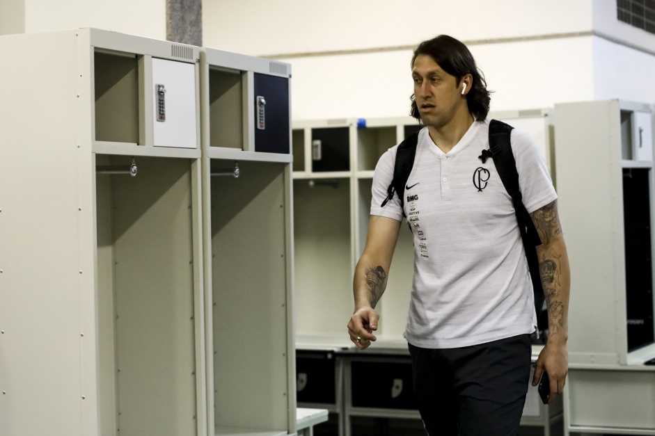 Goleiro Cássio no vestiário do estádio Nilton Santos, para duelo contra o Botafogo