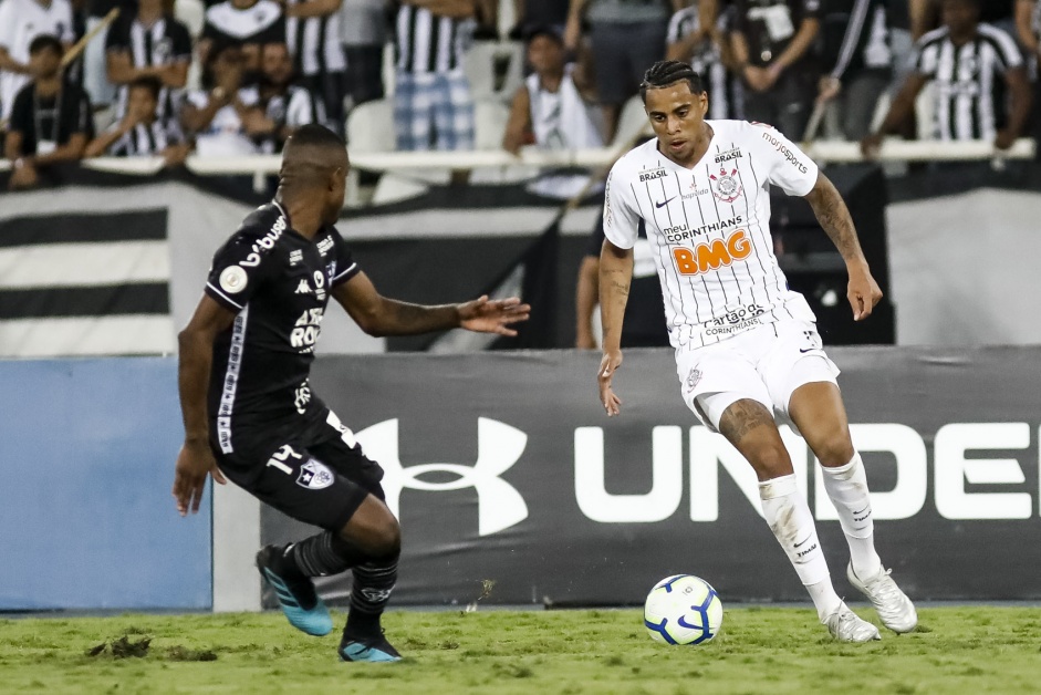 Gustavo durante partida contra o Botafogo, no estdio Nilton Santos