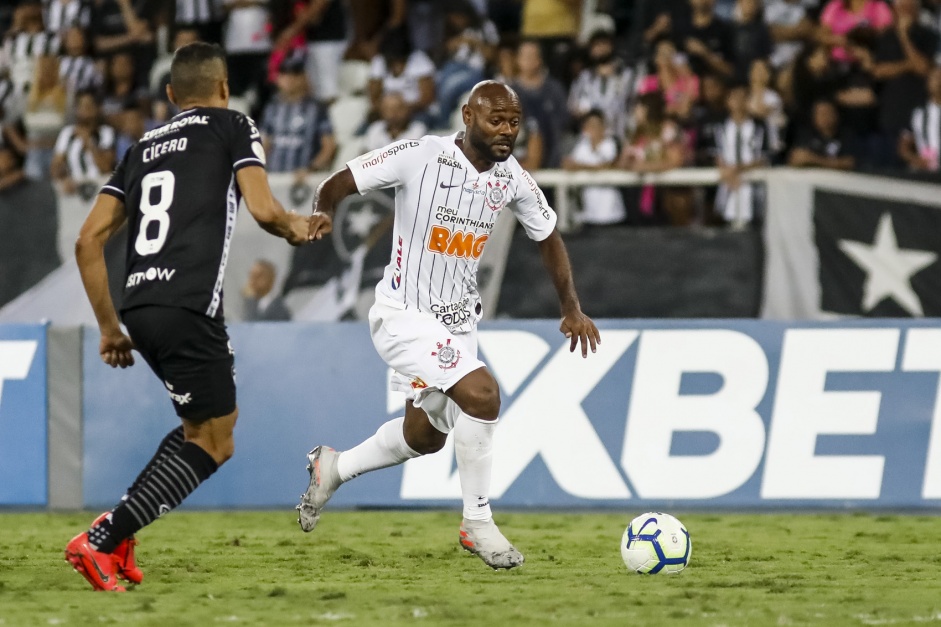 Love durante partida contra o Botafogo, no estdio Nilton Santos
