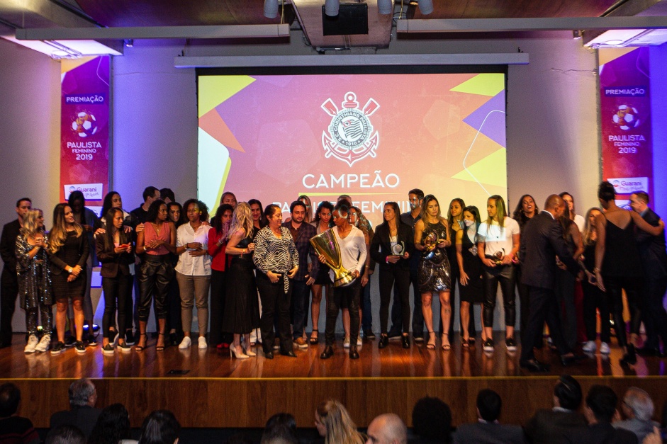 Elenco Feminino durante cerimnia de Premiao do Campeonato Paulista Feminino