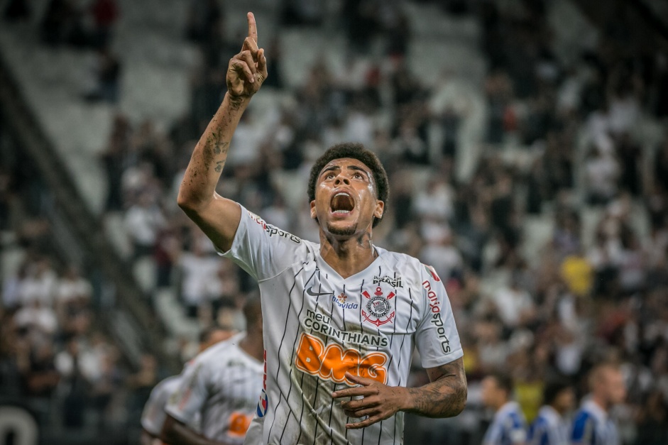 Gustagol durante jogo contra o Avaí, pelo Campeonato Brasileiro