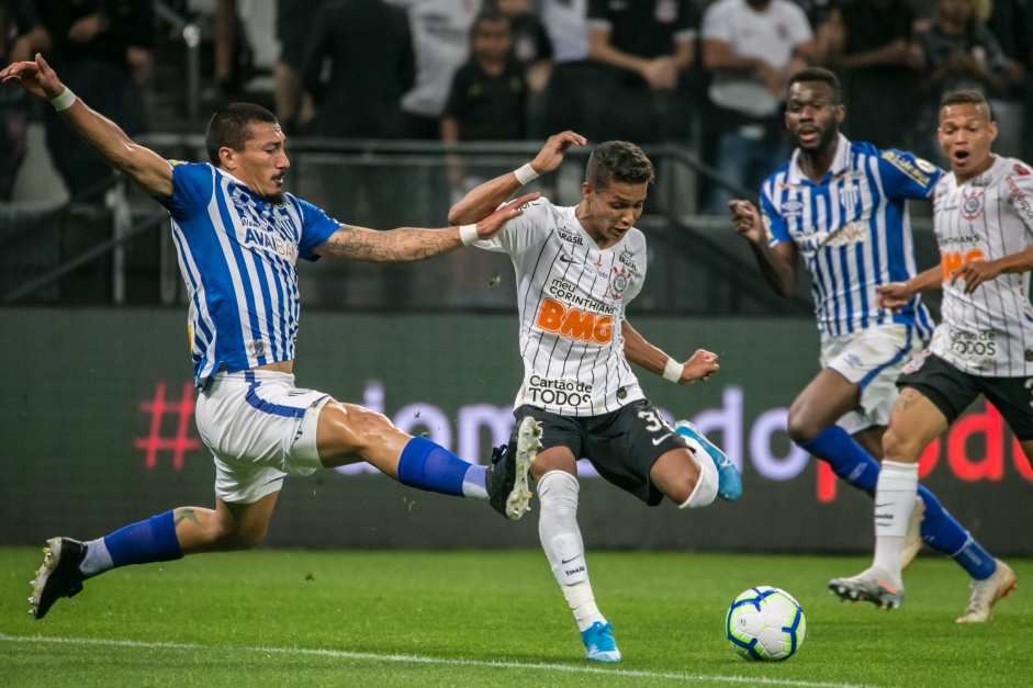 Pedrinho durante duelo contra o Ava, pelo Campeonato Brasileiro, na Arena Corinthians