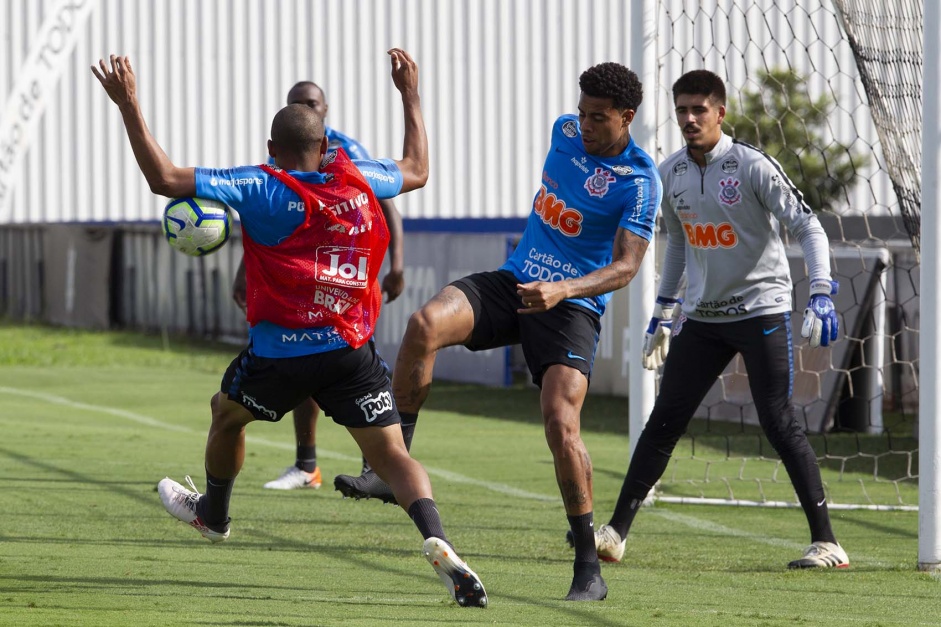 Gustavo no treinamento do Corinthians desta sexta-feira, no CT Joaquim Grava