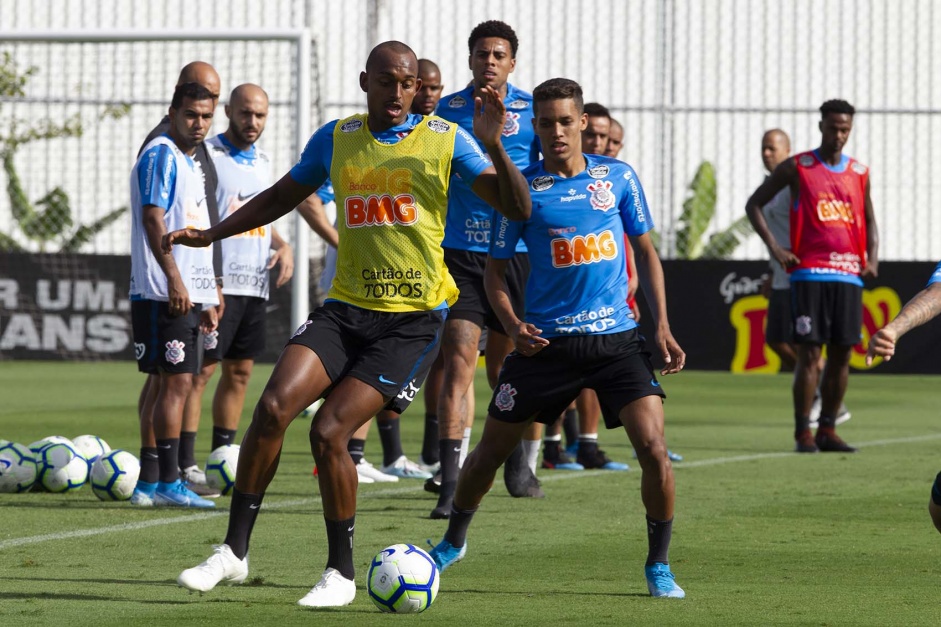 Pedrinho no treinamento do Corinthians desta sexta-feira, no CT Joaquim Grava
