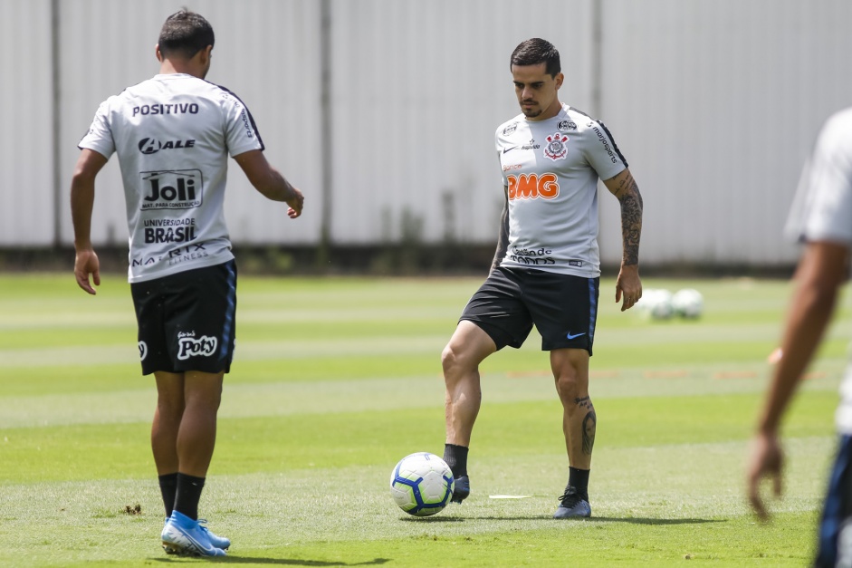 Fagner no ltimo treinamento do Corinthians antes do jogo contra o Atltico Mineiro