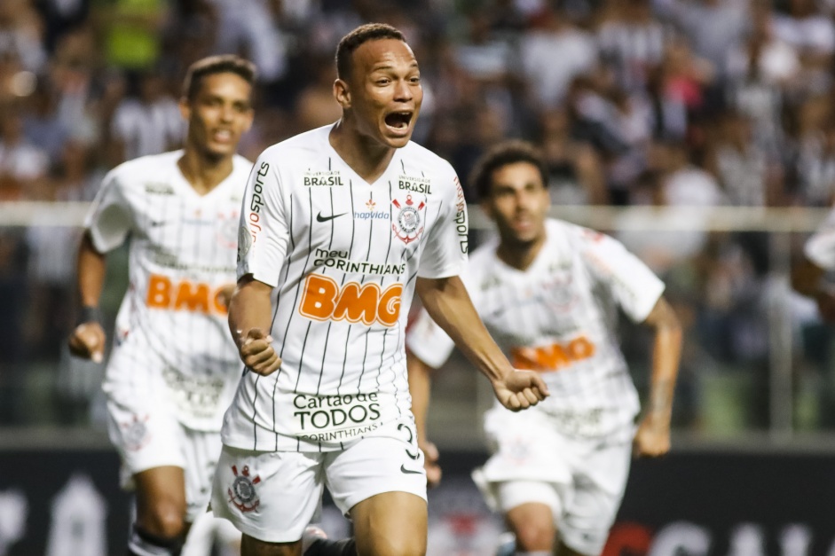 Janderson comemora seu gol contra o Atltico Mineiro, pelo Campeonato Brasileiro