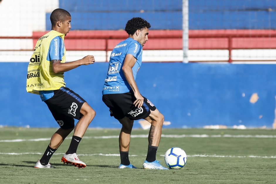 João Victor e Gabriel no último treino do Corinthians ...