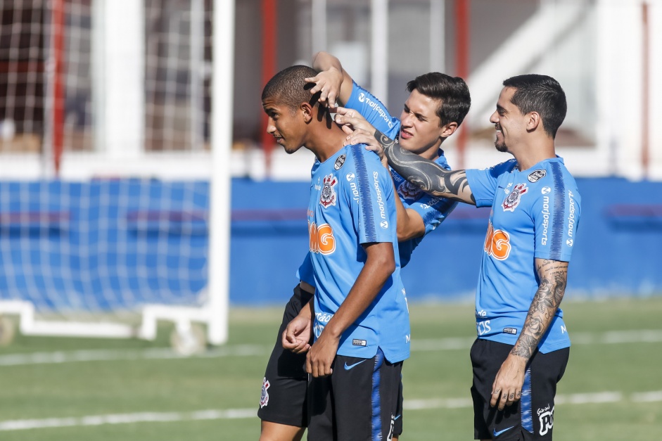 Joo Victor, Vital e Fagner no ltimo treino do Corinthians antes do jogo contra o Cear