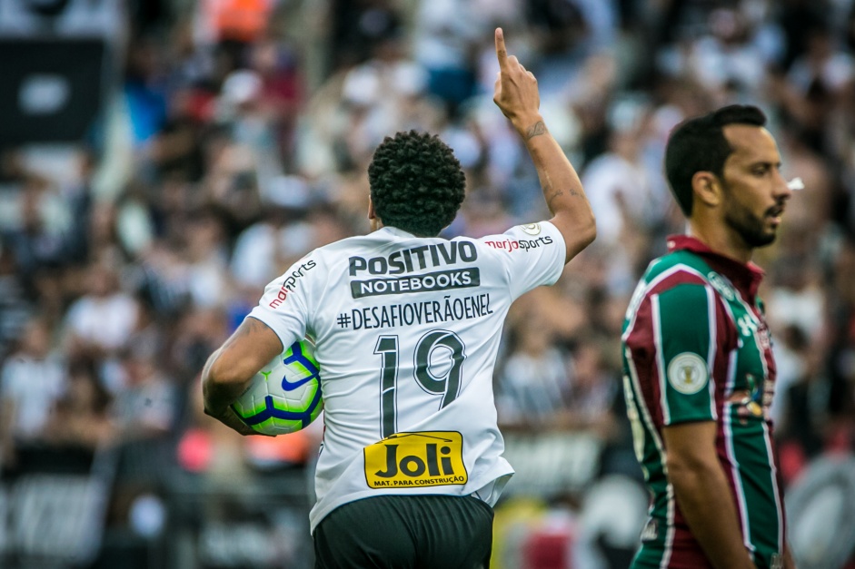 Gustagol comemora seu gol contra o Fluminense, na Arena Corinthians