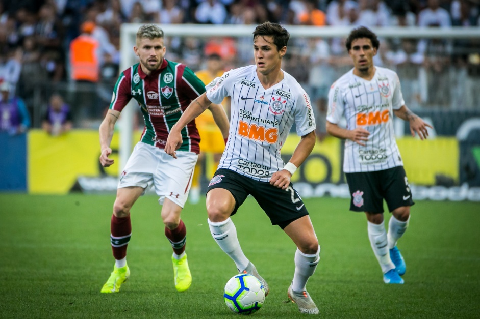 Vital e Gabriel durante a partida contra o Fluminense, na Arena, pela ltima rodada do Brasileiro