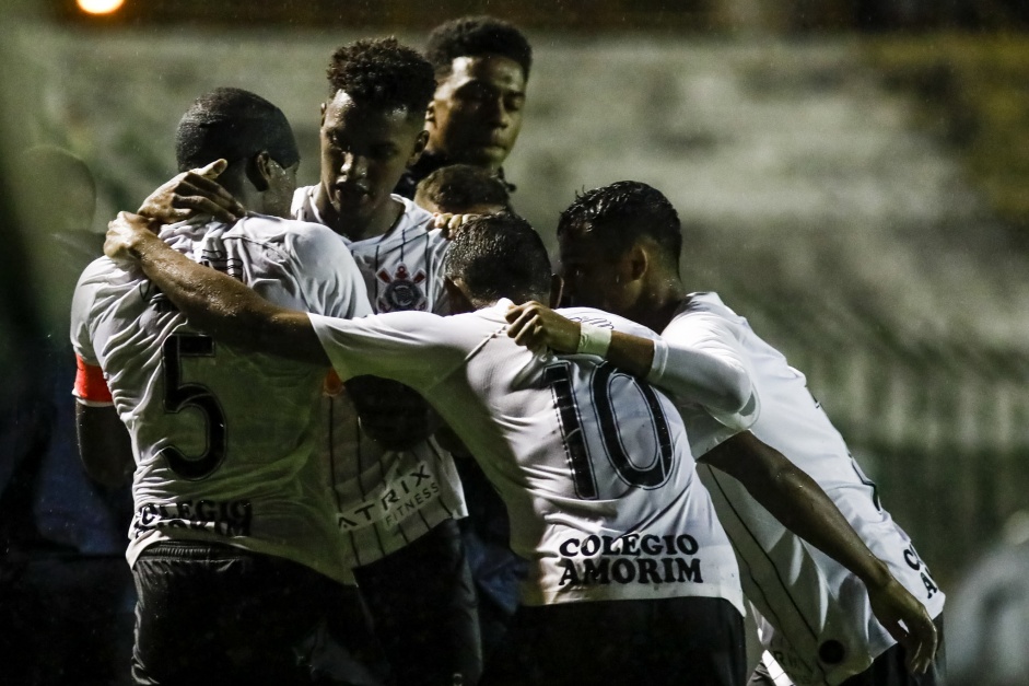 2 a 0 fechou o placar entre Corinthians e Retr, pela Copinha 2020