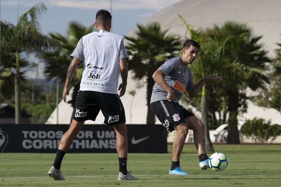 Danilo Avelar no treino de reapresentao do elenco do Corinthians para temporada 2020