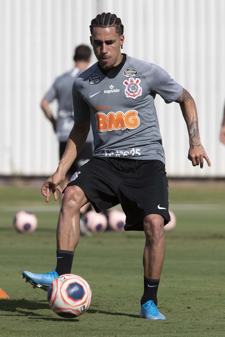 Gabriel no treino de reapresentao do elenco do Corinthians para temporada 2020