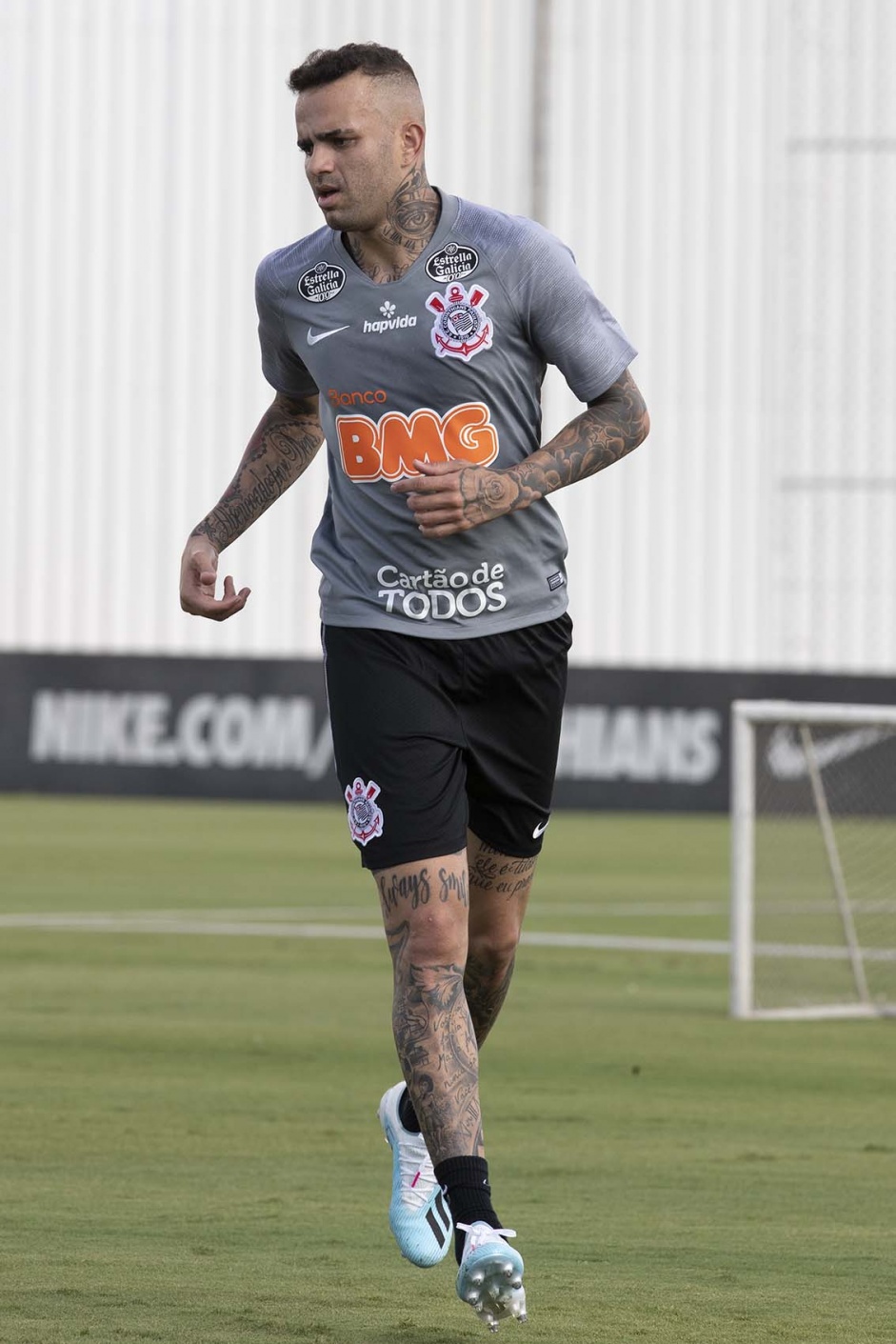 Luan no treino de reapresentao do elenco do Corinthians para temporada 2020