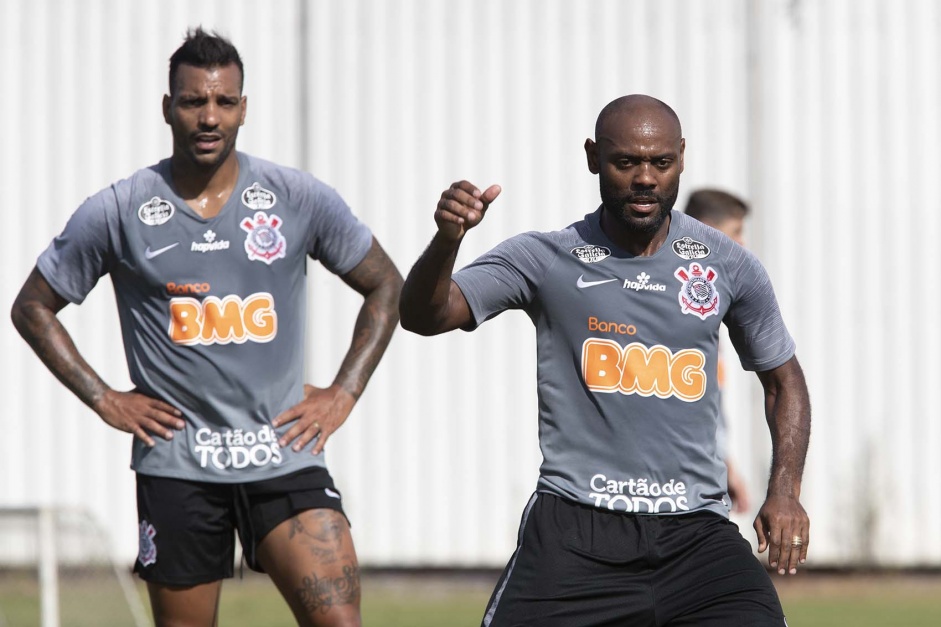 Michel e Love no treino de reapresentao do elenco do Corinthians para temporada 2020