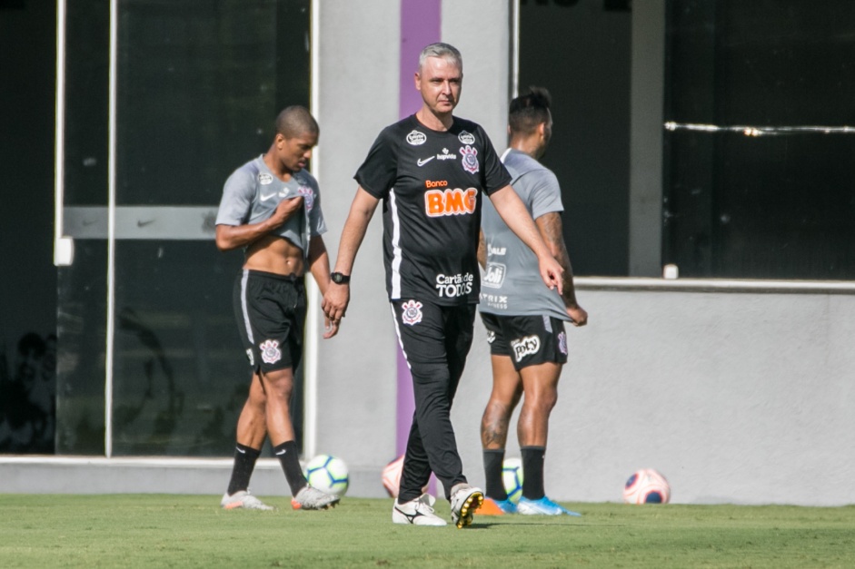 Tiago Nunes comandou seu primeiro treino como tcnico do Corinthians