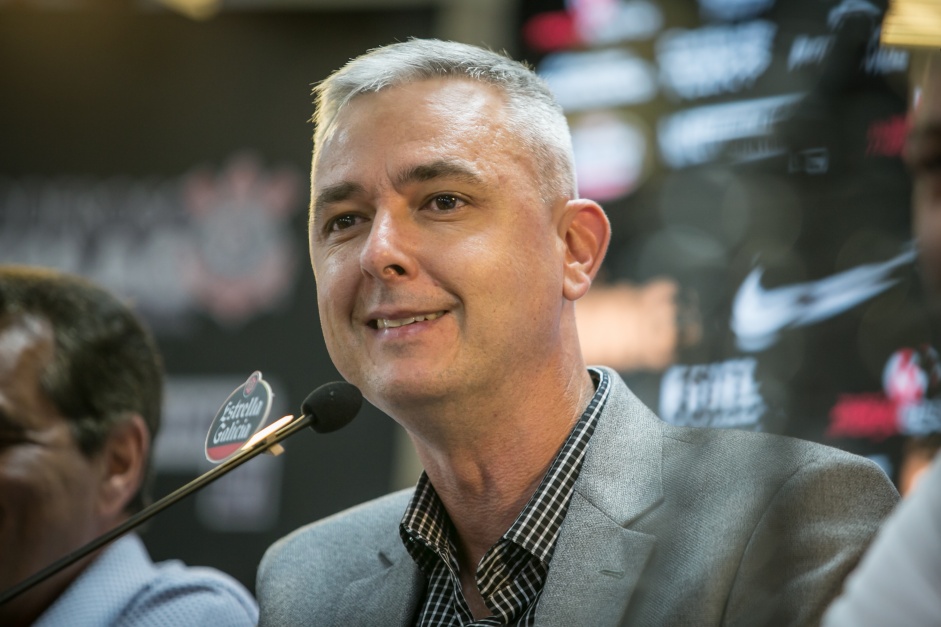 Treinador Tiago Nunes na coletiva oficial de sua apresentao como treinador do Corinthians