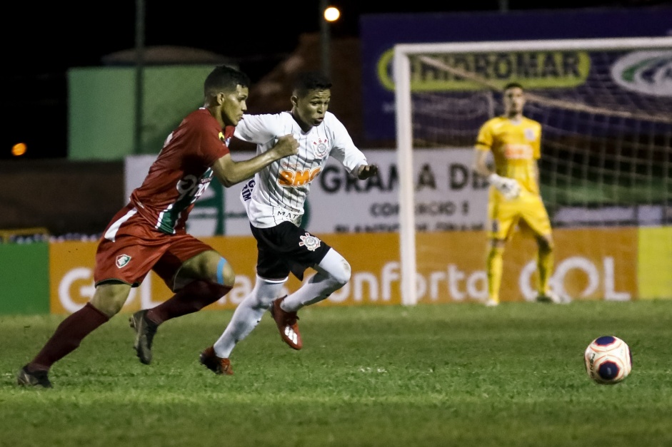 Adson durante jogo contra o Fluminense-PI, pela Copinha So Paulo 2020