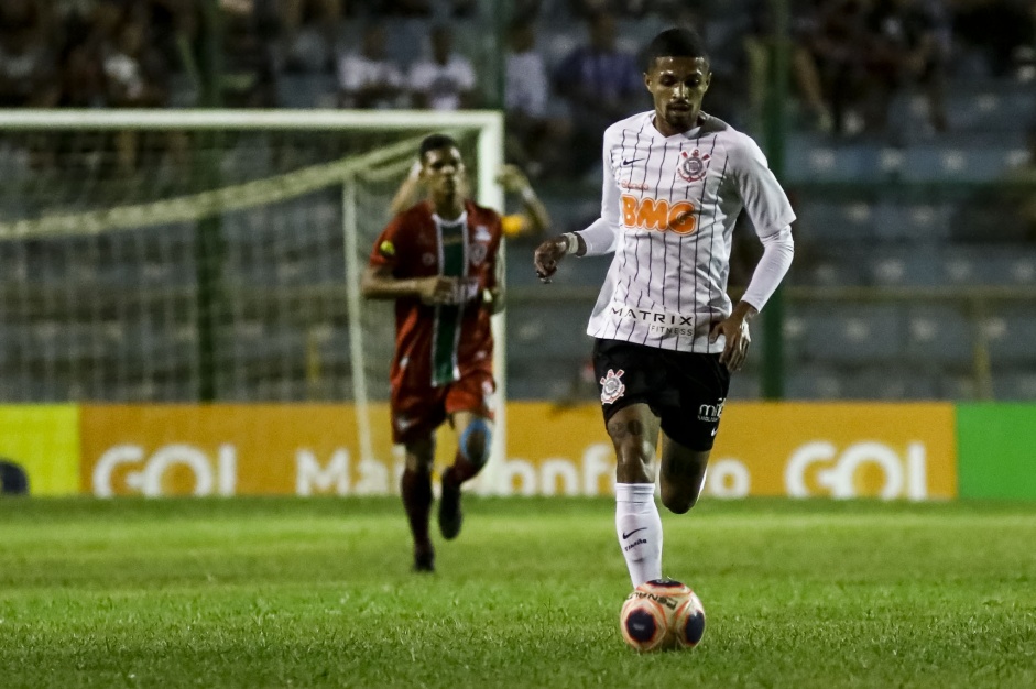 Vitinho durante jogo contra o Fluminense-PI, pela Copa So Paulo 2020
