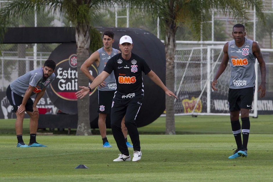 Mndez, Avelar, Tiago Nunes e Marllon no segundo treino do Corinthians nesta pr-temporada no CT