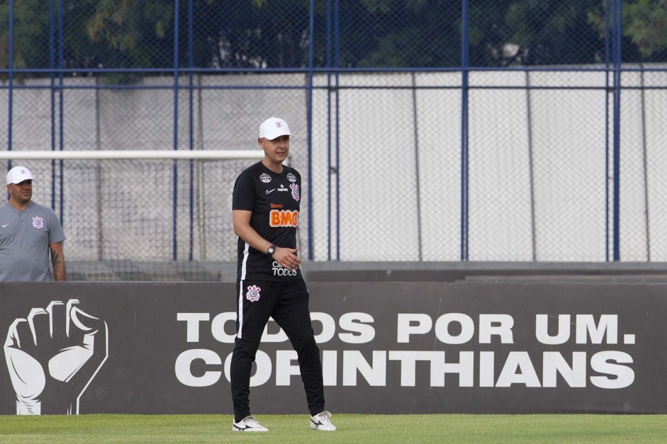 Treinador Tiago Nunes no segundo treino do Corinthians nesta pr-temporada no CT Joaquim Grava