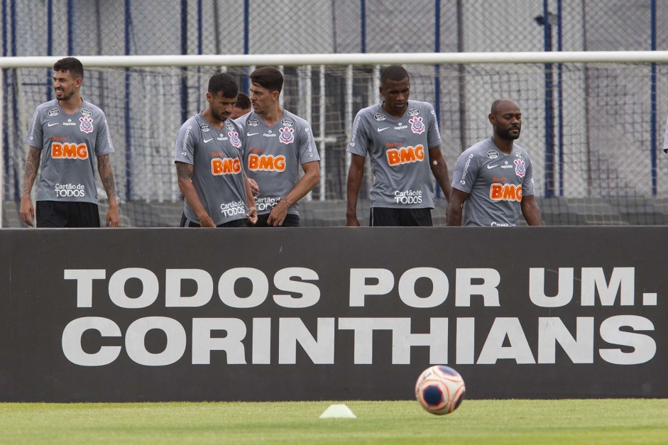 Jogadores do Corinthians durante atividades do Corinthians nesta quinta-feira no CT Joaquim Grava