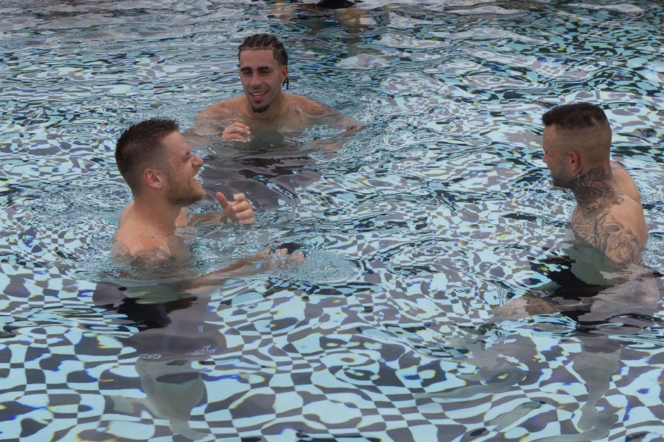 Ramiro, Gabriel e Luan na piscina do CT Joaquim Grava durante o treino desta quinta-feira